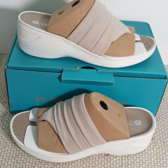 Bzees Shoes - Bzees machine washable Dallas wedge thong sandals size 7M